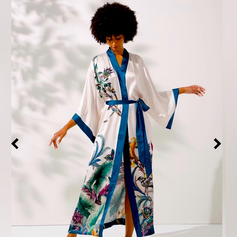 SOMA Sensual 100% Silk Robe Size S/M